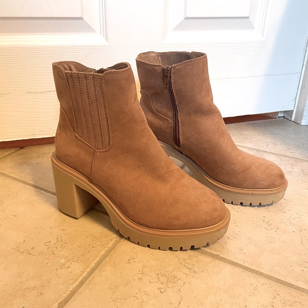 Universal Thread Brown suede Heeled Boots